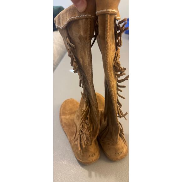 NWOT UGG Mammoth Moccasin style Suede boots- Size 7.5 - Picture 3 of 7